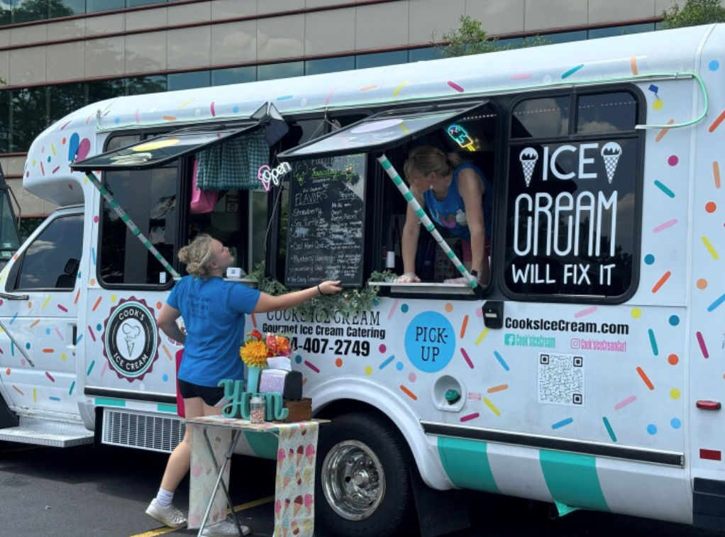 Lincolnshire Corporate Center Food Truck Thursdays and Lakeside Concerts